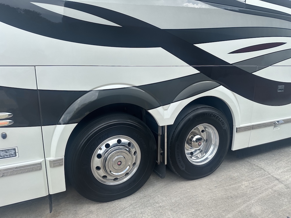 2007 Prevost Featherlite H3-45 For Sale