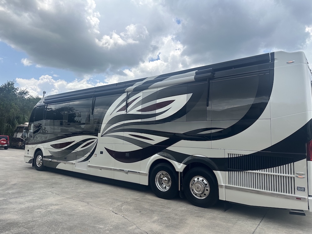 2007 Prevost Featherlite H3-45 For Sale