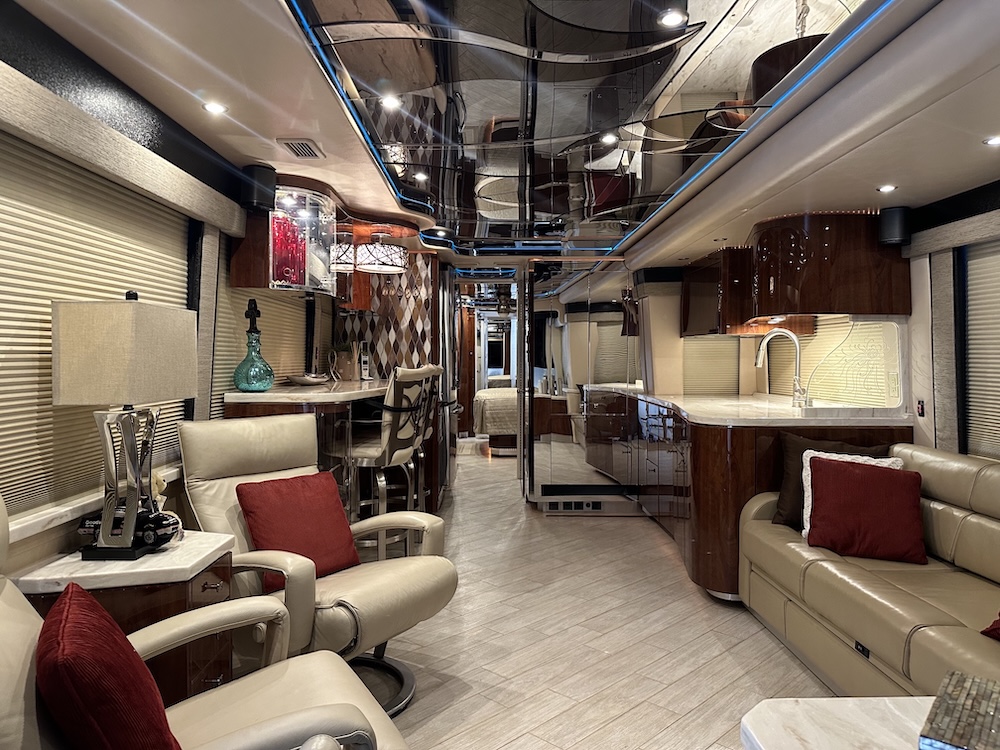 2007 Prevost Featherlite H3-45 For Sale