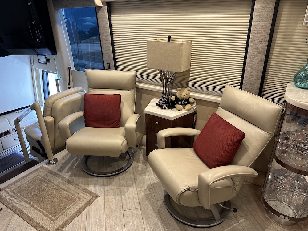 2007 Prevost Featherlite H3-45 For Sale
