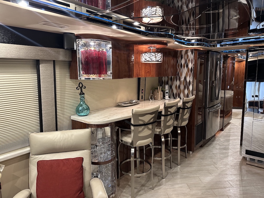 2007 Prevost Featherlite H3-45 For Sale