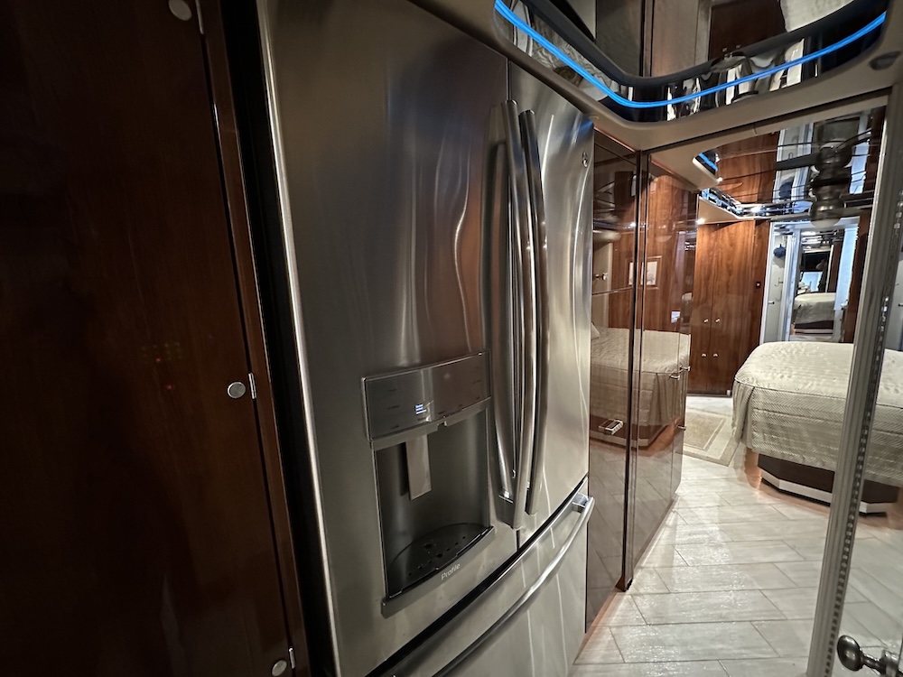 2007 Prevost Featherlite H3-45 For Sale