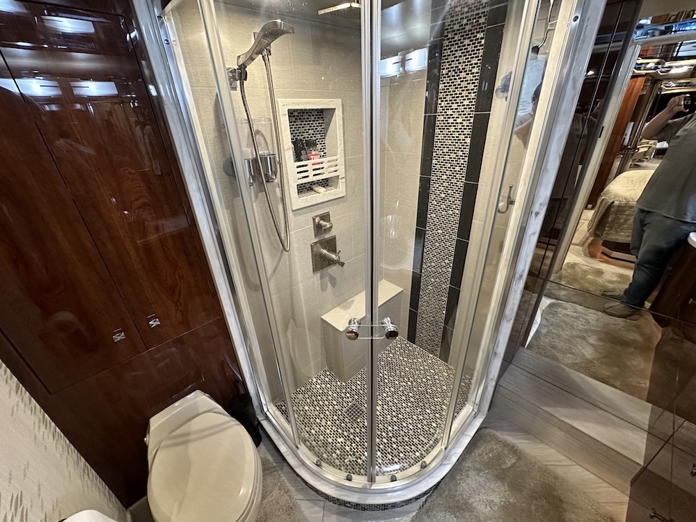 2007 Prevost Featherlite H3-45 For Sale