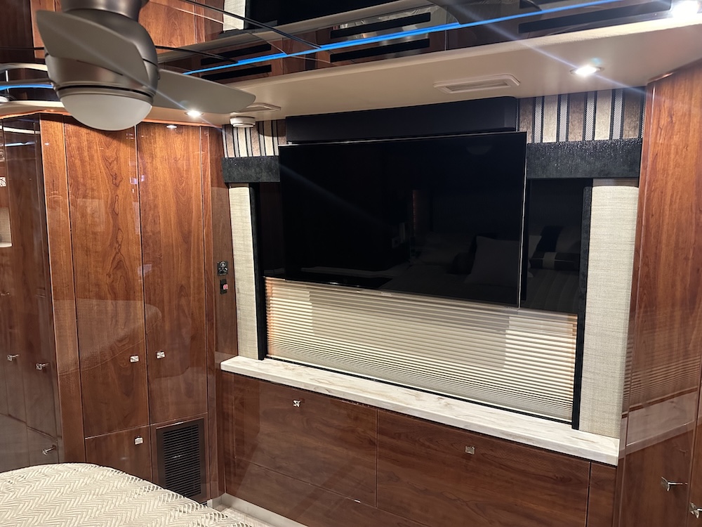 2007 Prevost Featherlite H3-45 For Sale
