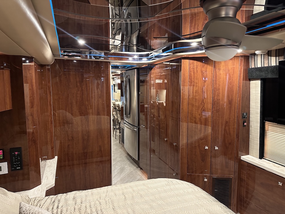 2007 Prevost Featherlite H3-45 For Sale