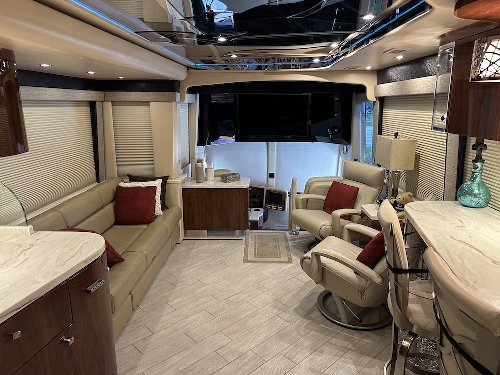 2007 Prevost Featherlite H3-45 For Sale