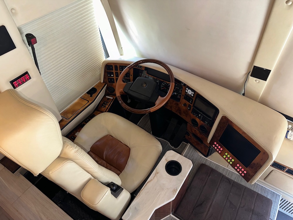 2007 Prevost Featherlite H3-45 For Sale