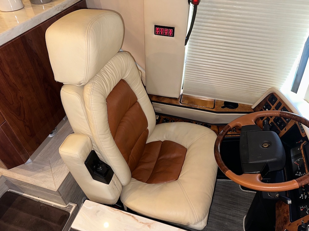 2007 Prevost Featherlite H3-45 For Sale