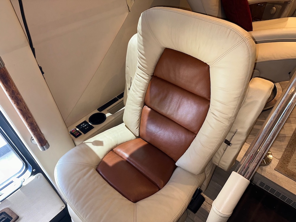 2007 Prevost Featherlite H3-45 For Sale