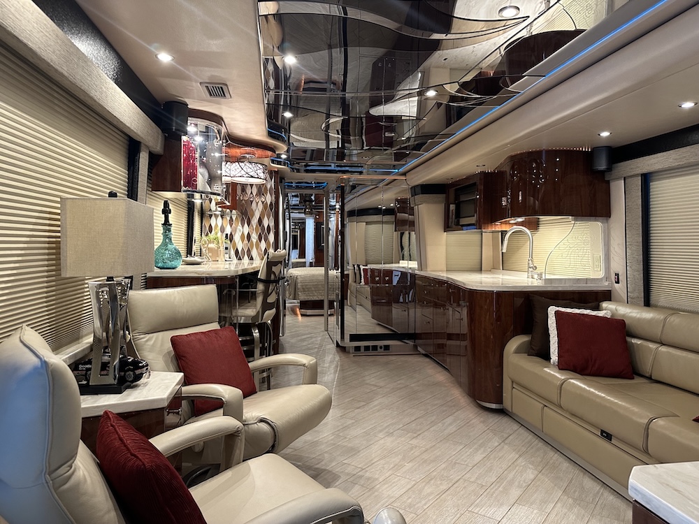 2007 Prevost Featherlite H3-45 For Sale