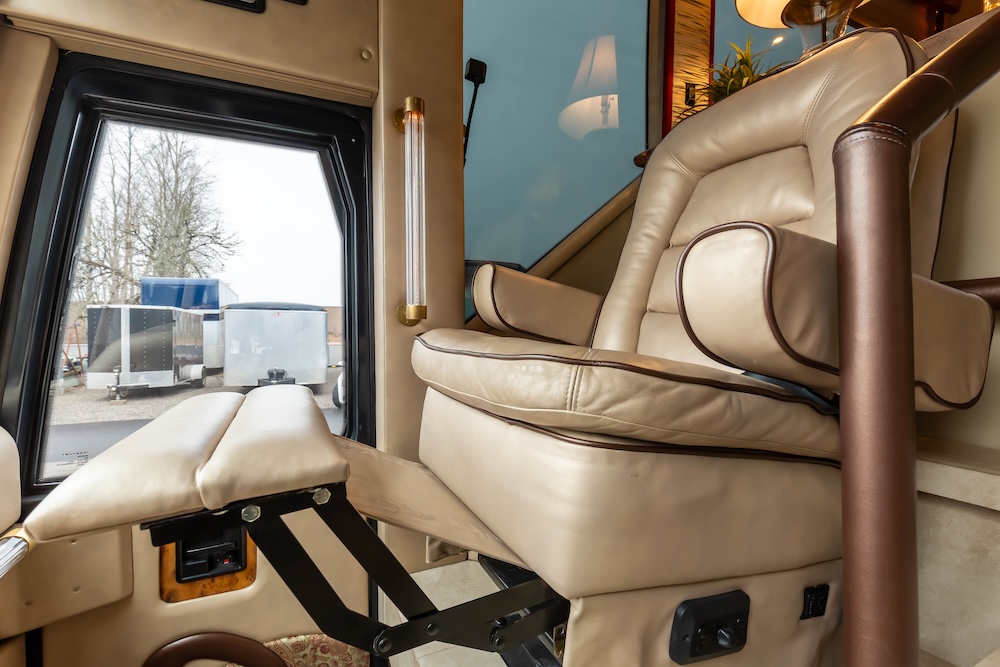 2007 Prevost Featherlite H3-45 For Sale