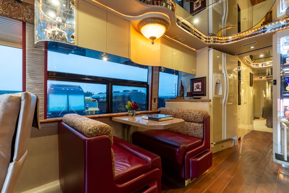 2007 Prevost Featherlite H3-45 For Sale