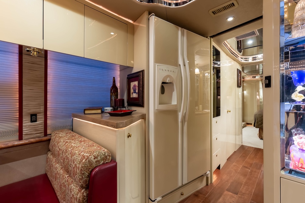 2007 Prevost Featherlite H3-45 For Sale