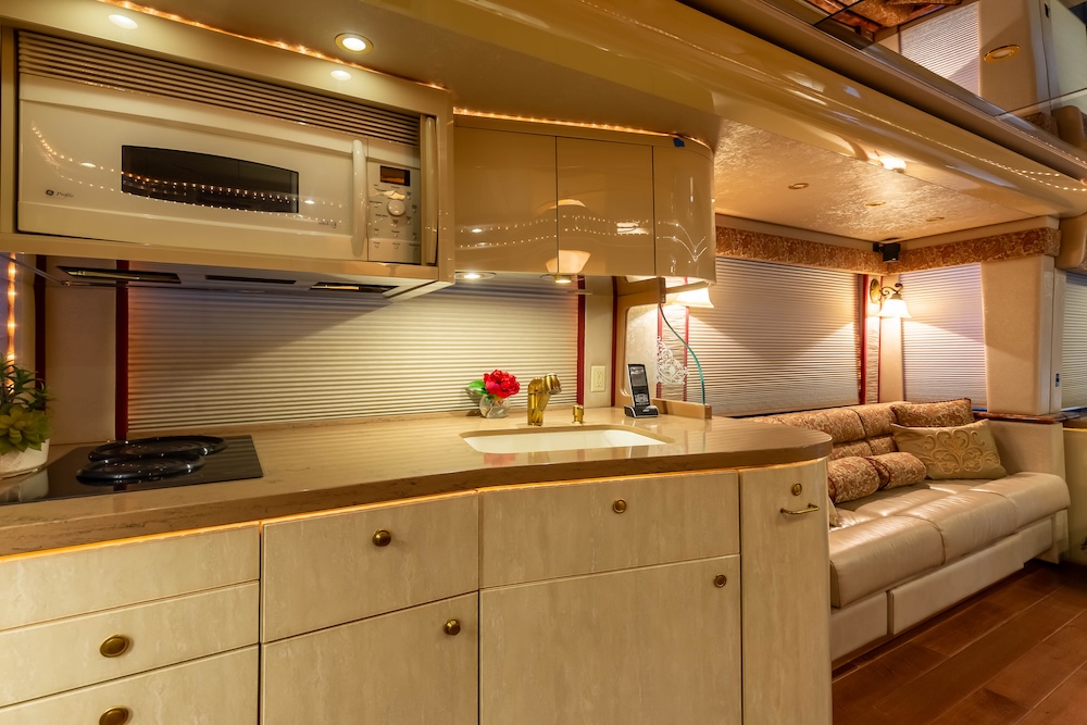 2007 Prevost Featherlite H3-45 For Sale