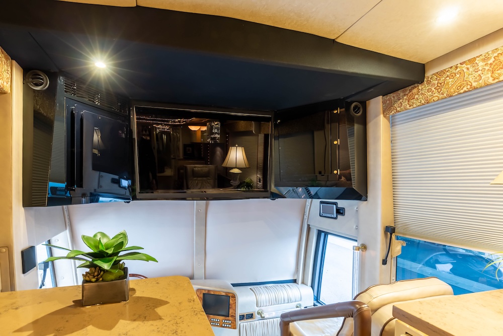 2007 Prevost Featherlite H3-45 For Sale