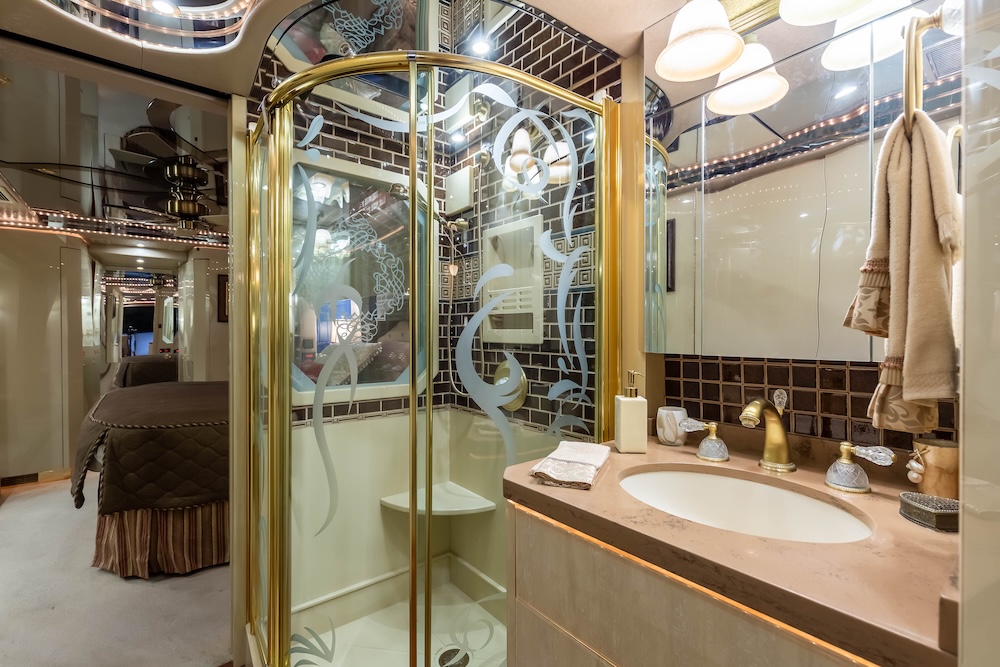 2007 Prevost Featherlite H3-45 For Sale