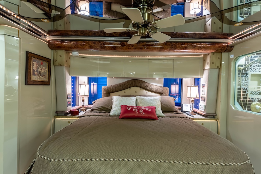 2007 Prevost Featherlite H3-45 For Sale