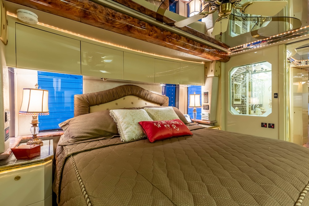 2007 Prevost Featherlite H3-45 For Sale