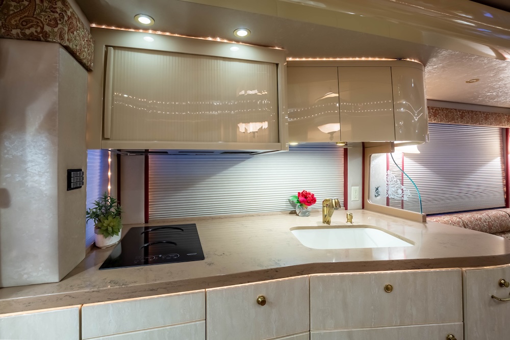 2007 Prevost Featherlite H3-45 For Sale