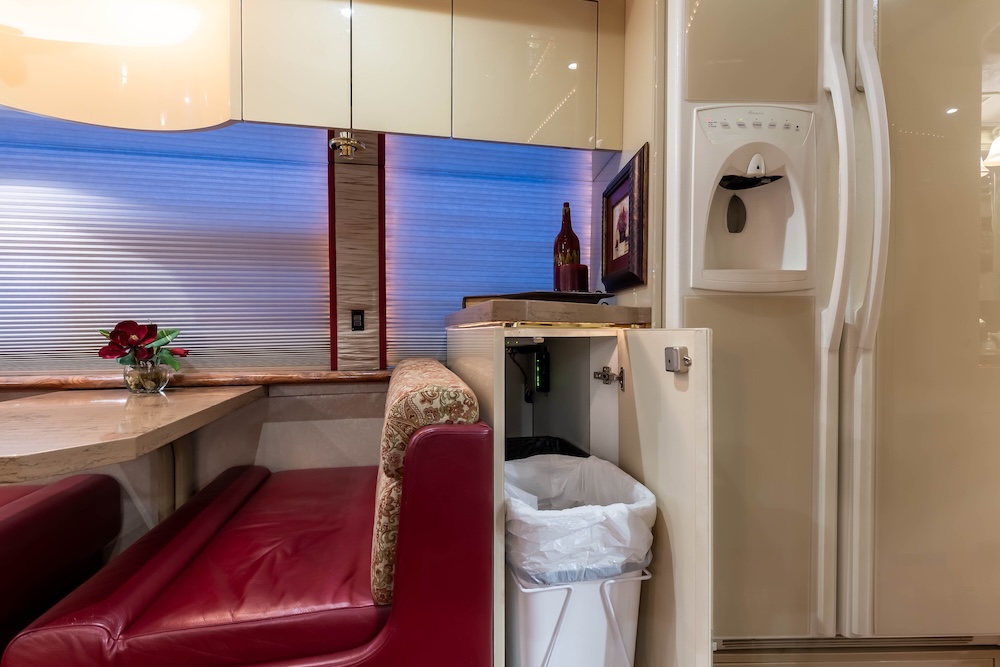 2007 Prevost Featherlite H3-45 For Sale