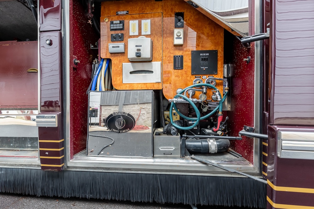 2007 Prevost Featherlite H3-45 For Sale