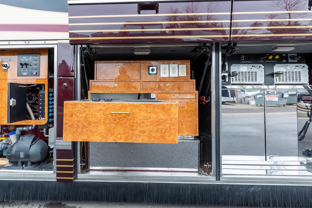 2007 Prevost Featherlite H3-45 For Sale