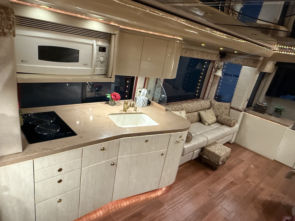 2007 Prevost Featherlite H3-45 For Sale