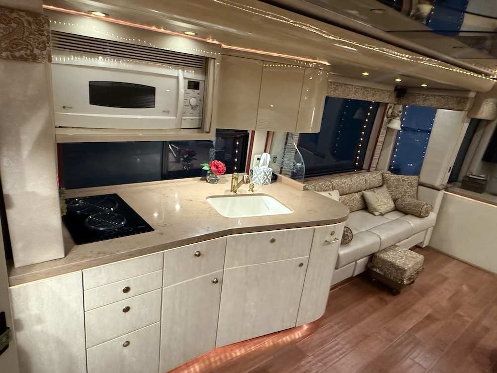 2007 Prevost Featherlite H3-45 For Sale