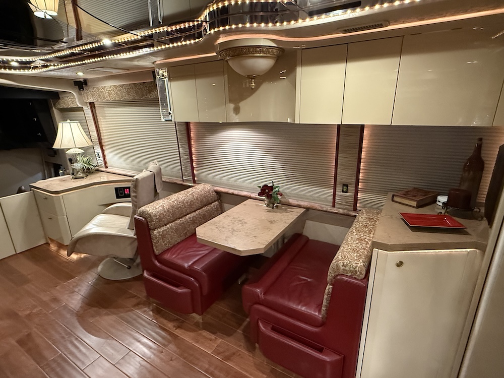 2007 Prevost Featherlite H3-45 For Sale