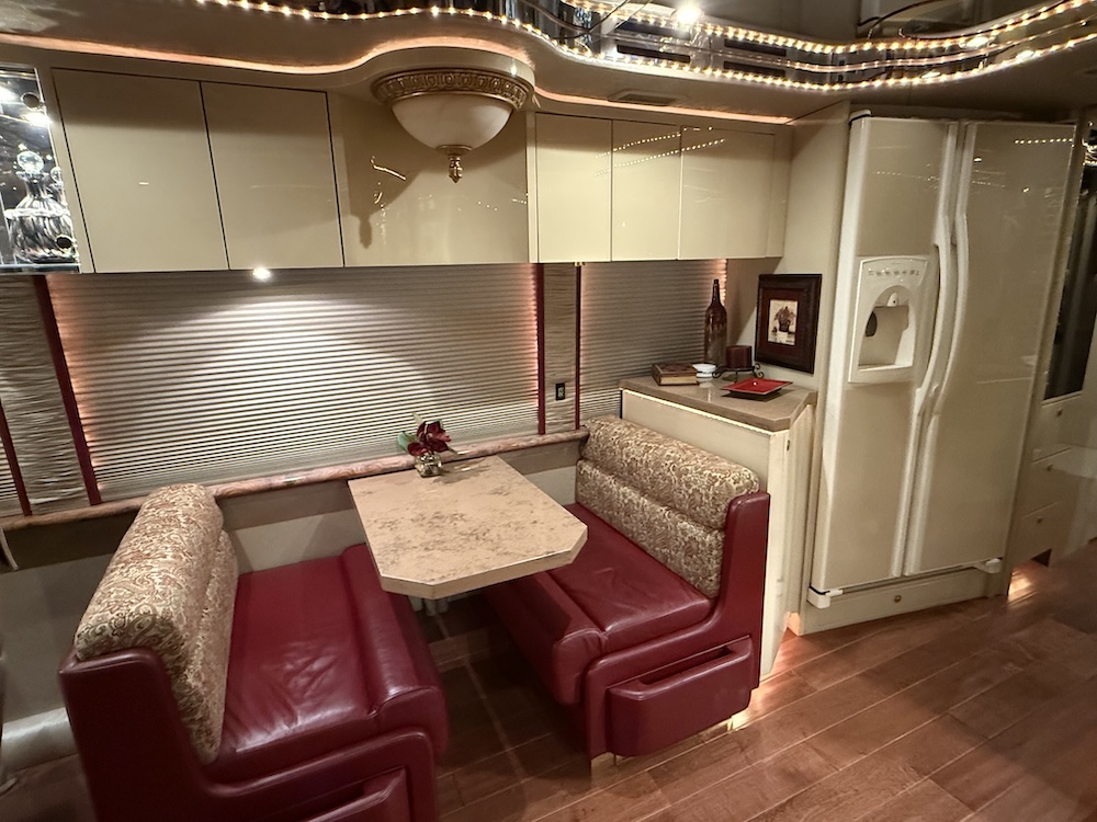 2007 Prevost Featherlite H3-45 For Sale