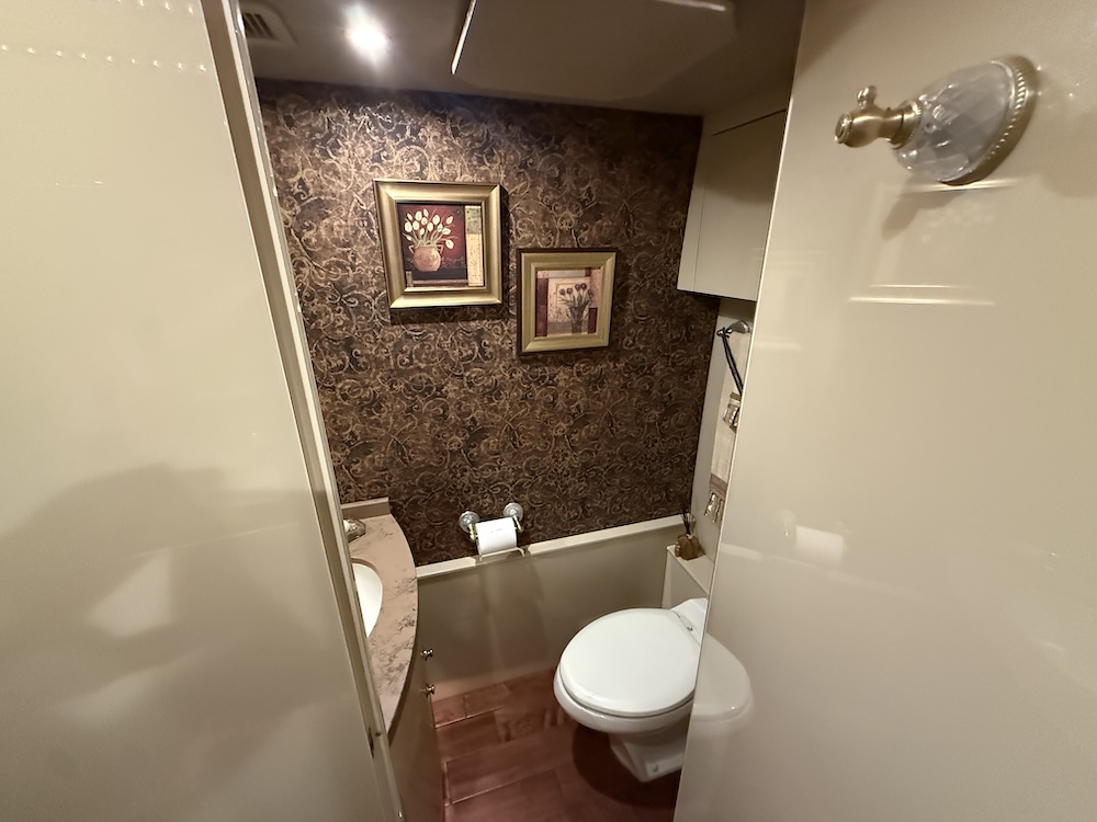 2007 Prevost Featherlite H3-45 For Sale