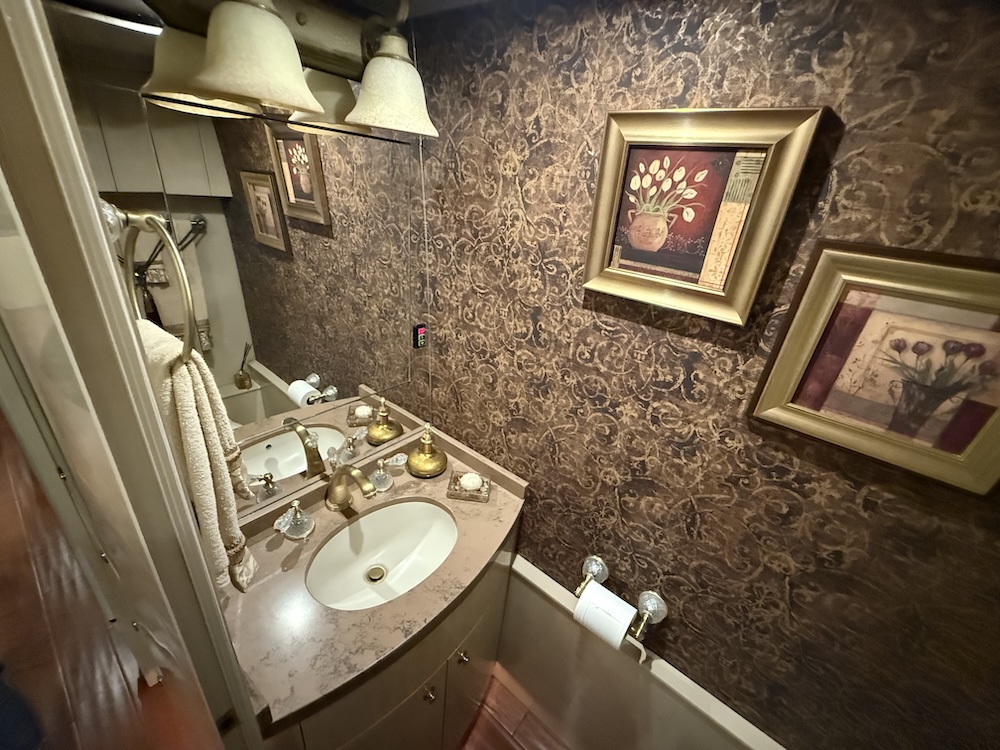 2007 Prevost Featherlite H3-45 For Sale