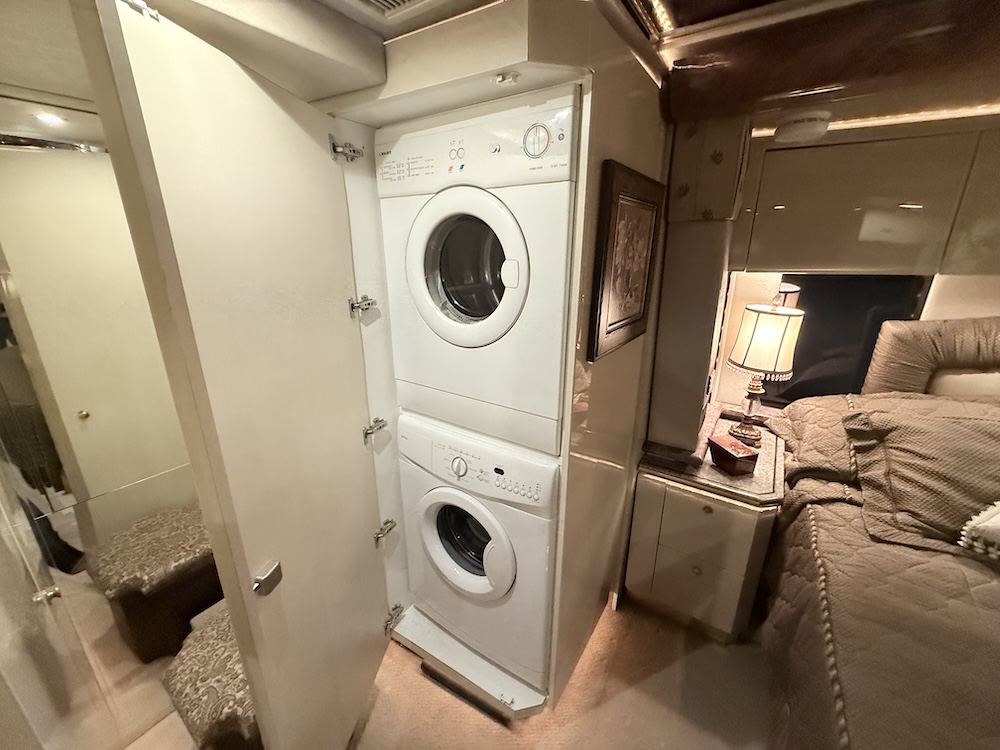 2007 Prevost Featherlite H3-45 For Sale