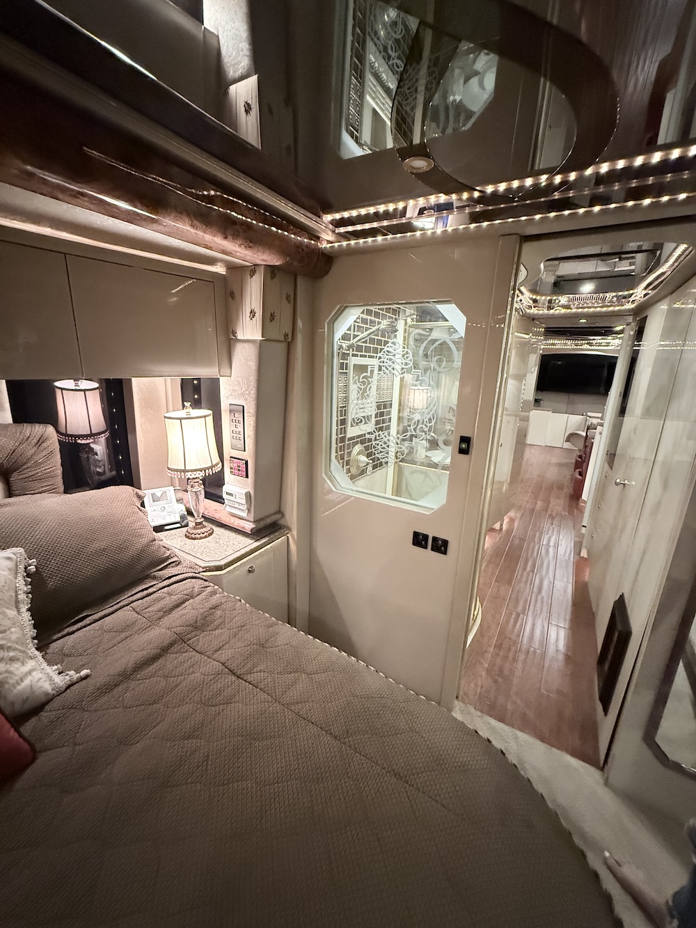 2007 Prevost Featherlite H3-45 For Sale