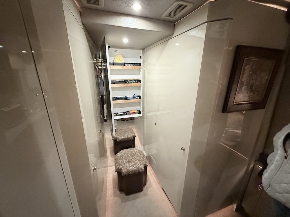 2007 Prevost Featherlite H3-45 For Sale