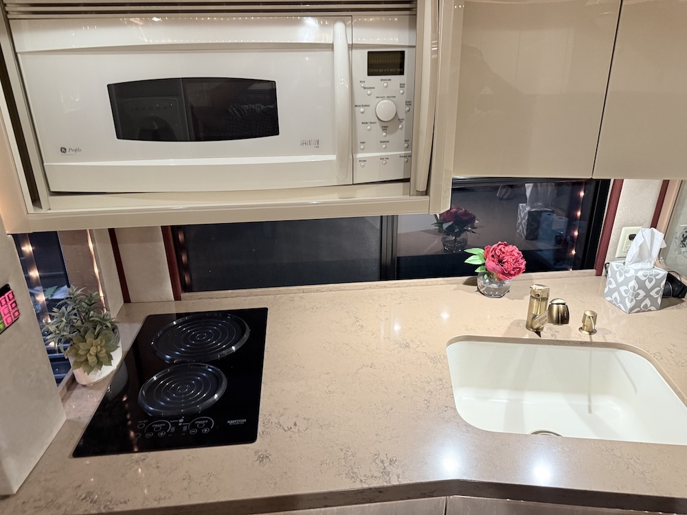 2007 Prevost Featherlite H3-45 For Sale