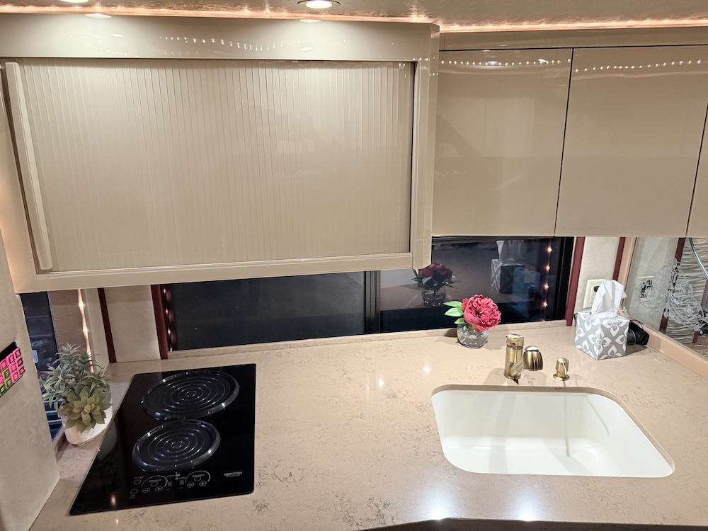 2007 Prevost Featherlite H3-45 For Sale