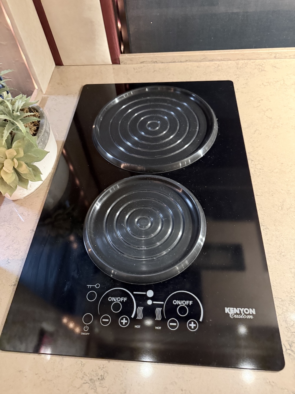 2007 Prevost Featherlite H3-45 For Sale