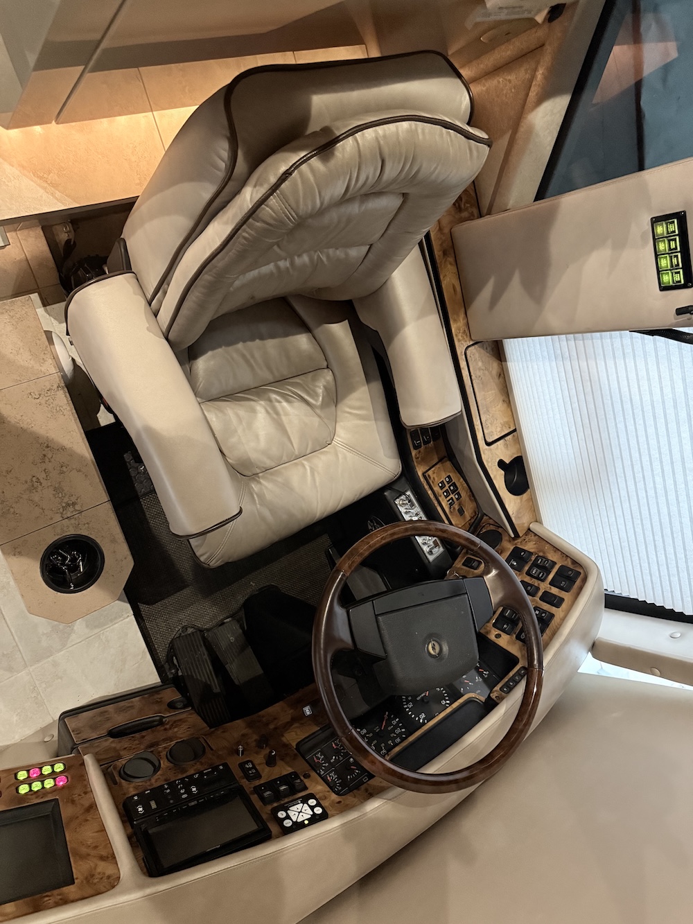 2007 Prevost Featherlite H3-45 For Sale