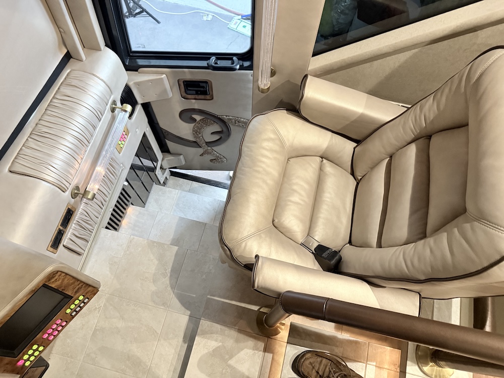 2007 Prevost Featherlite H3-45 For Sale