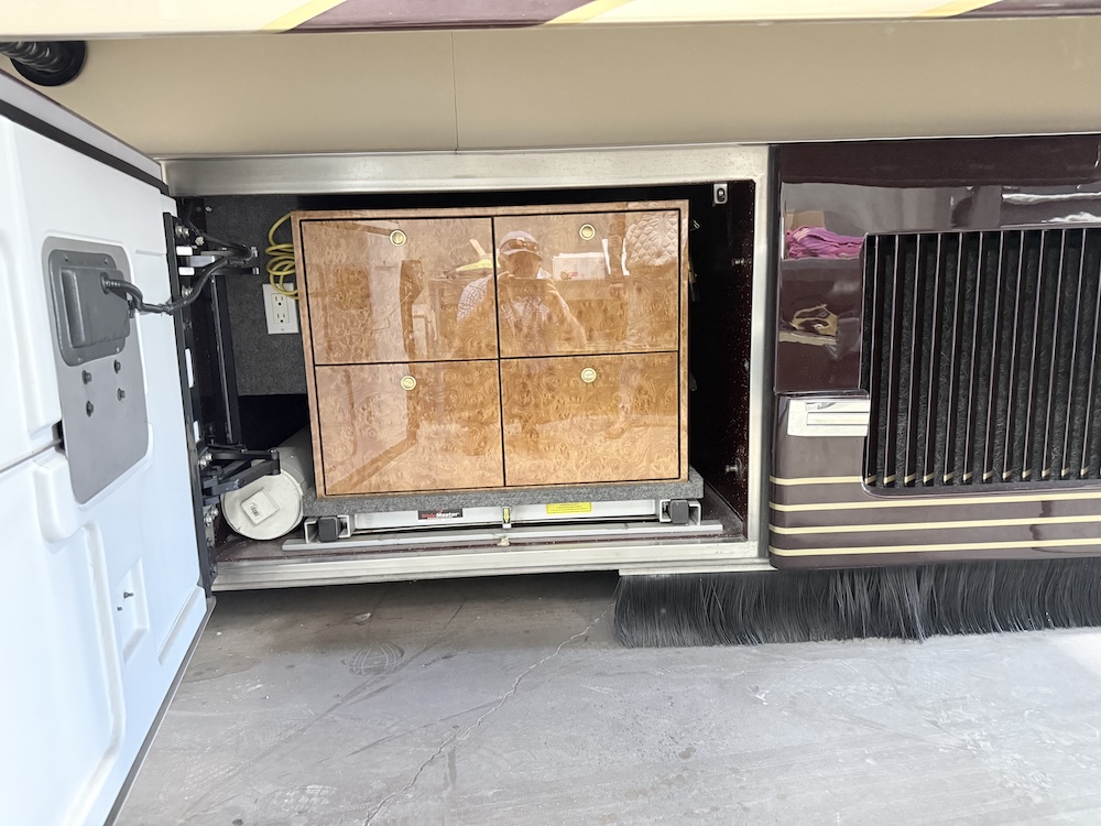 2007 Prevost Featherlite H3-45 For Sale