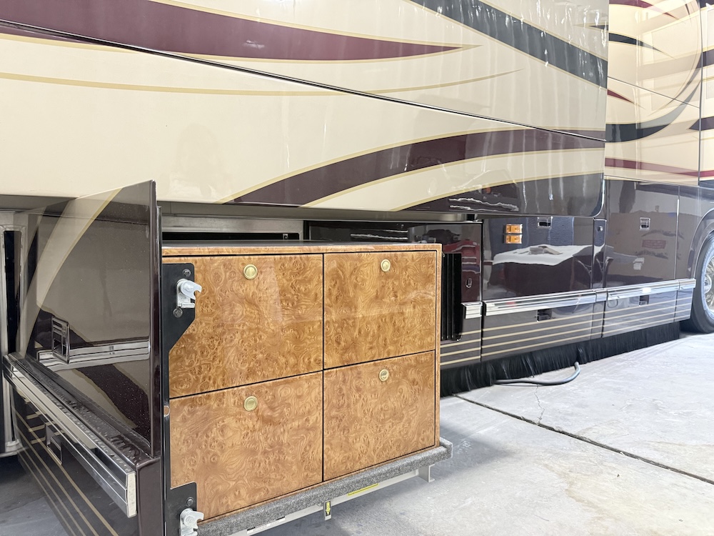 2007 Prevost Featherlite H3-45 For Sale