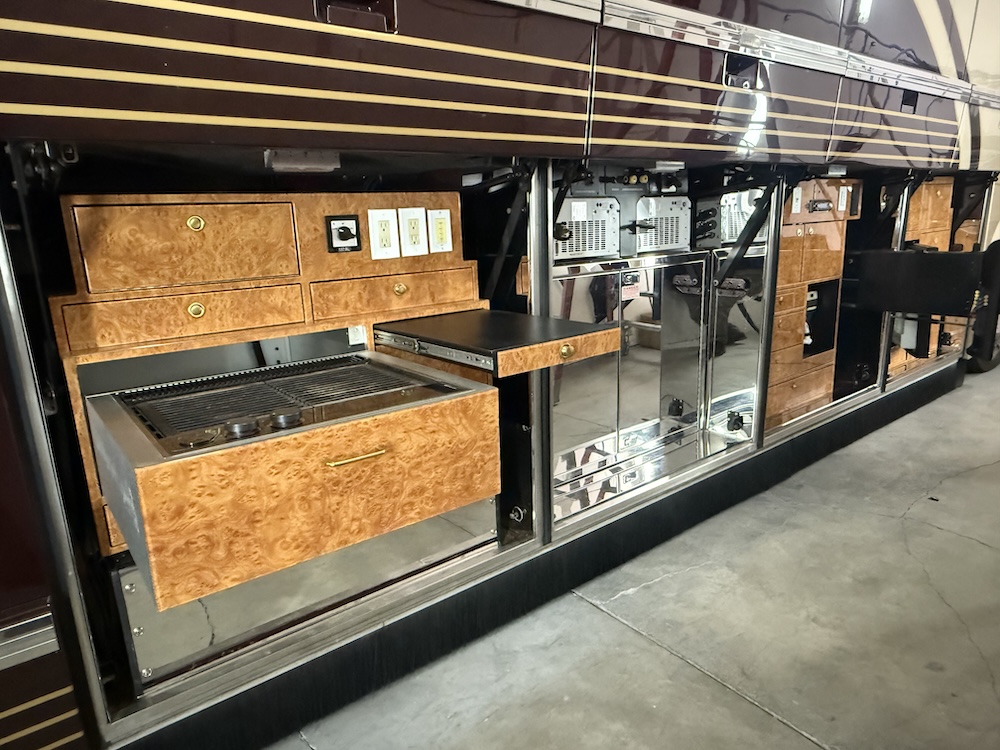 2007 Prevost Featherlite H3-45 For Sale