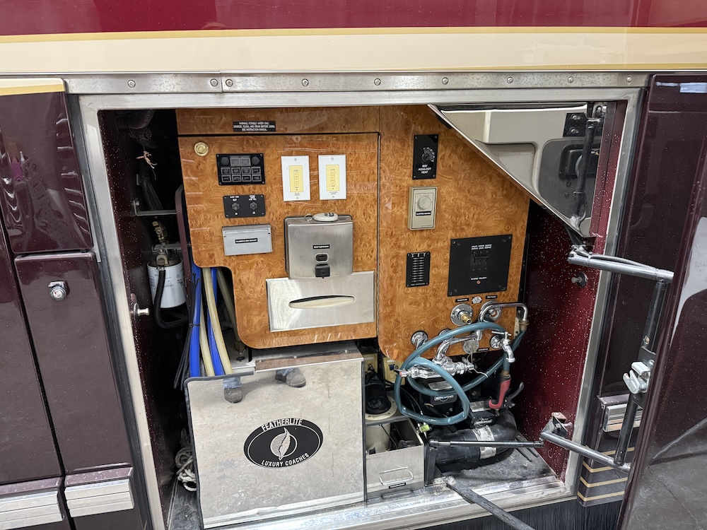 2007 Prevost Featherlite H3-45 For Sale