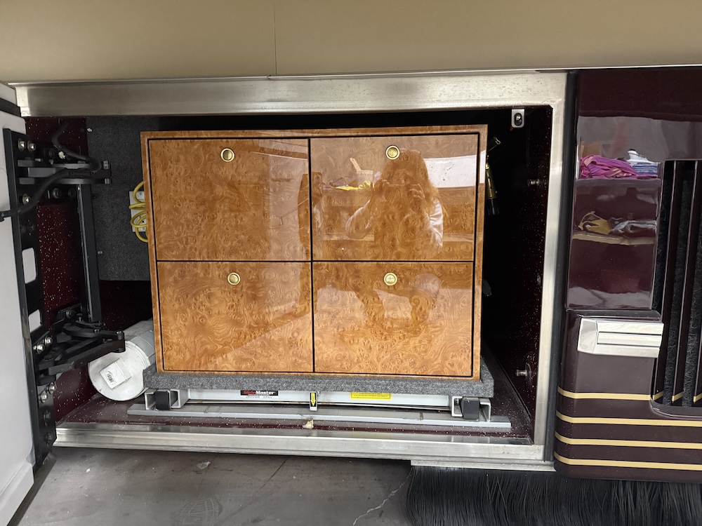 2007 Prevost Featherlite H3-45 For Sale