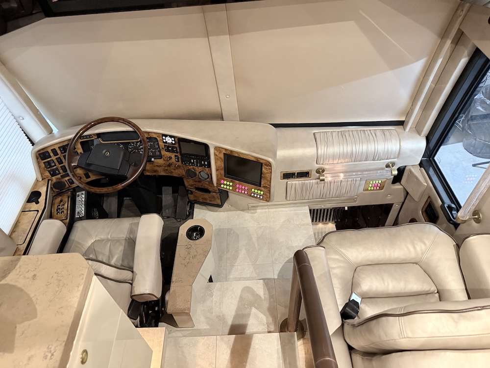 2007 Prevost Featherlite H3-45 For Sale