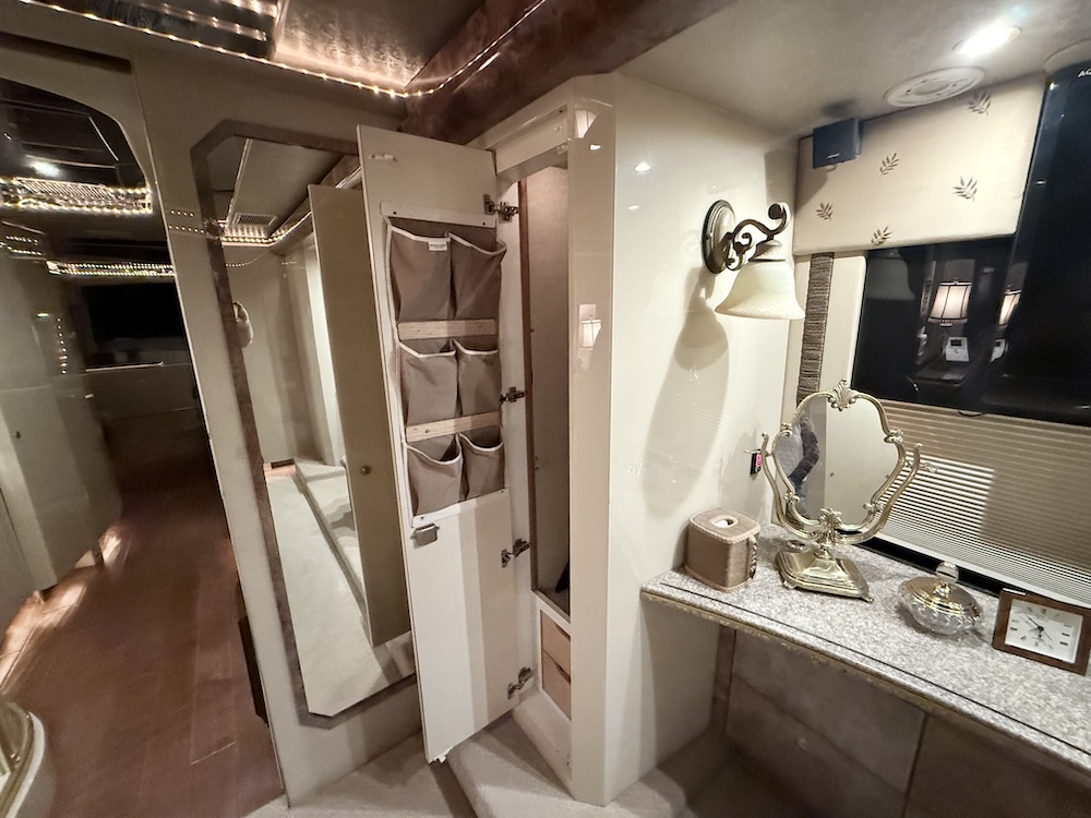 2007 Prevost Featherlite H3-45 For Sale