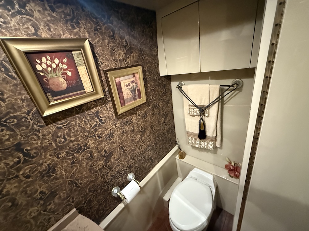 2007 Prevost Featherlite H3-45 For Sale