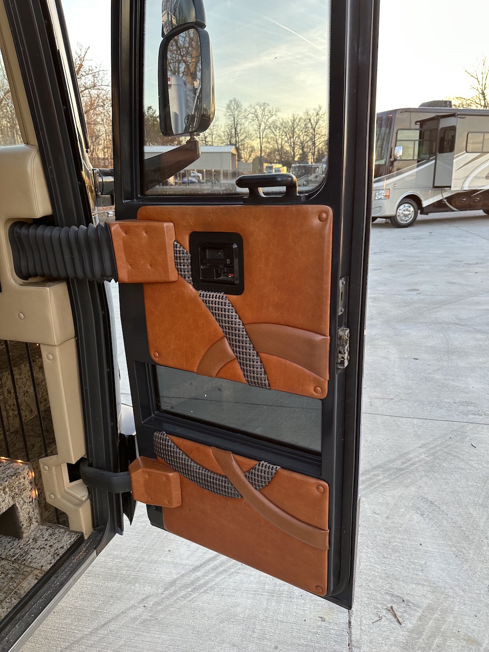 2007 Prevost Featherlite H3-45 For Sale