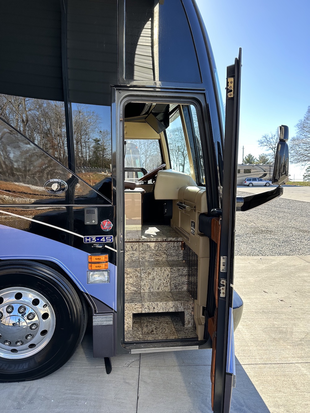 2007 Prevost Featherlite H3-45 For Sale